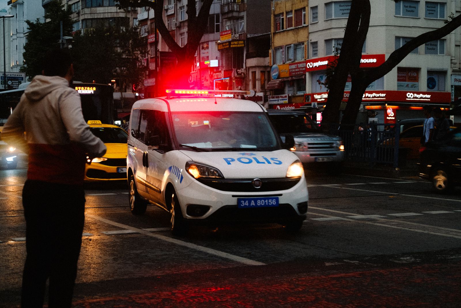 Officers knocking at your apartment, illustrative photograph